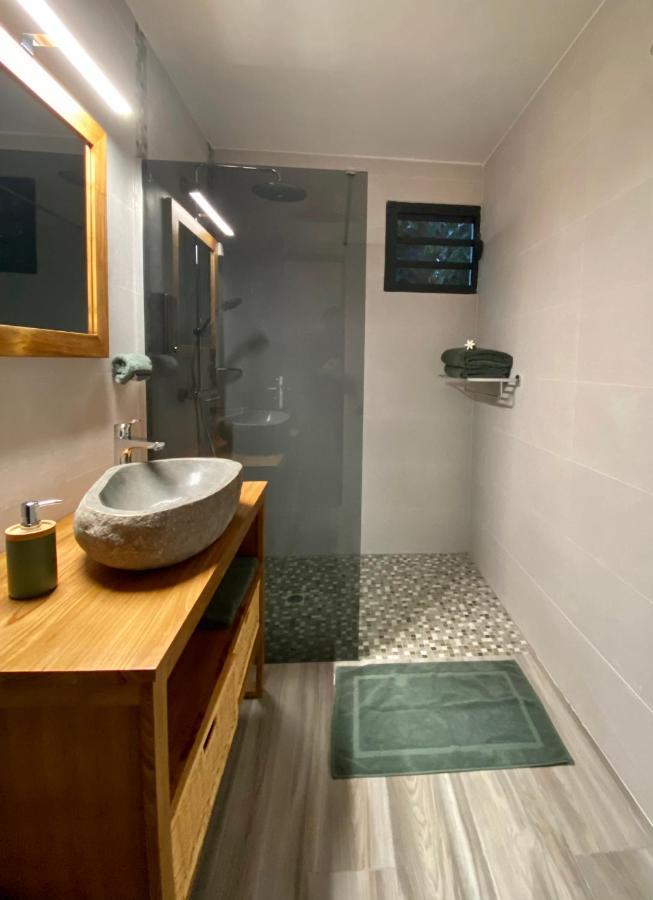 Ti Karet - Charmant Logement Avec Jacuzzi Et Vue Mer Terre-De-Haut Eksteriør billede